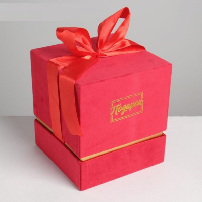 Коробка квадрат Подарок красный №3 20*18 см 1 шт