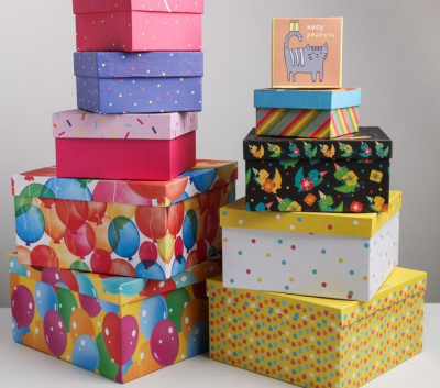 Коробка Поздравления №9 рис микс 26,2*26,2*14 см 1 шт